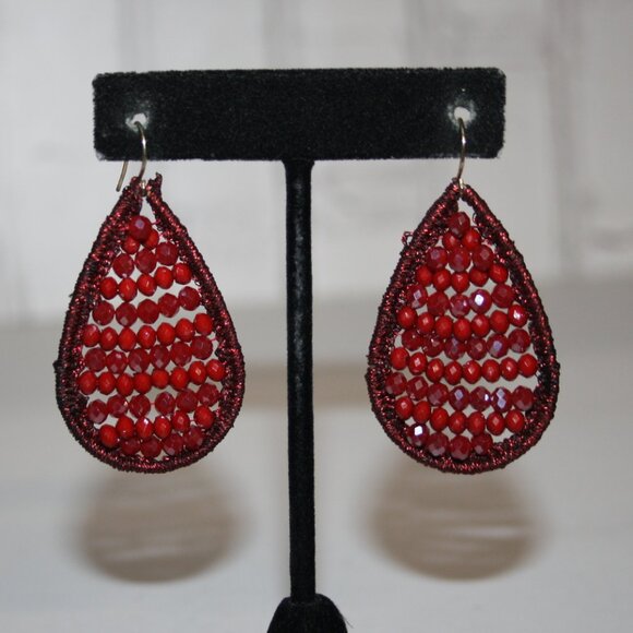 Beautiful red crystal beaded dangle earrings 2.25" - Picture 1 of 4